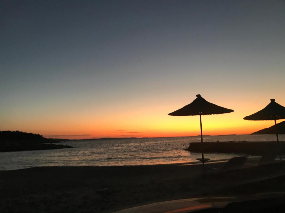 Paradise Palm Beach Apartment In ساراندا المظهر الخارجي الصورة
